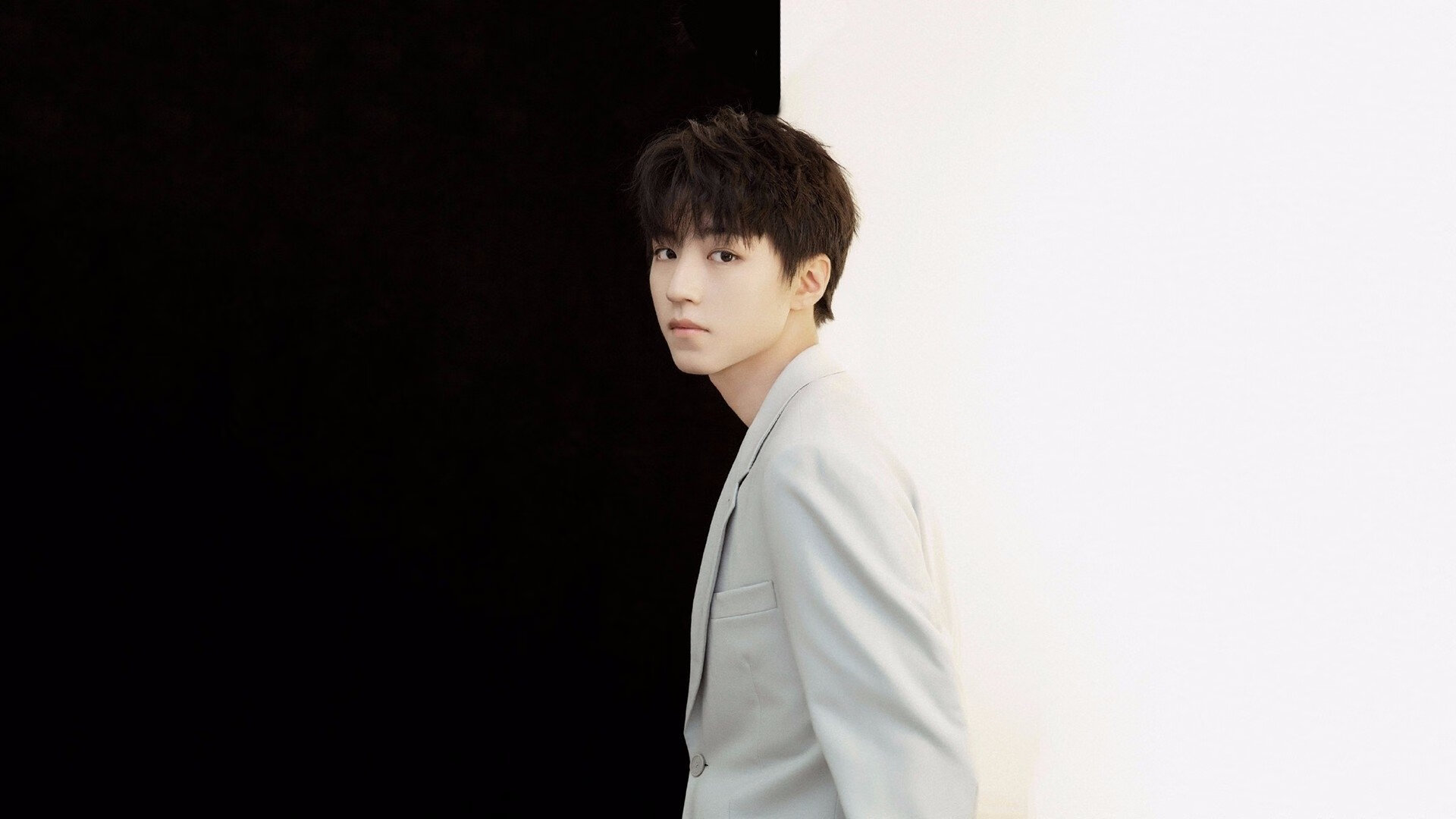 年轻边后卫是否应优先培养传中质量，当今足坛年轻右后卫